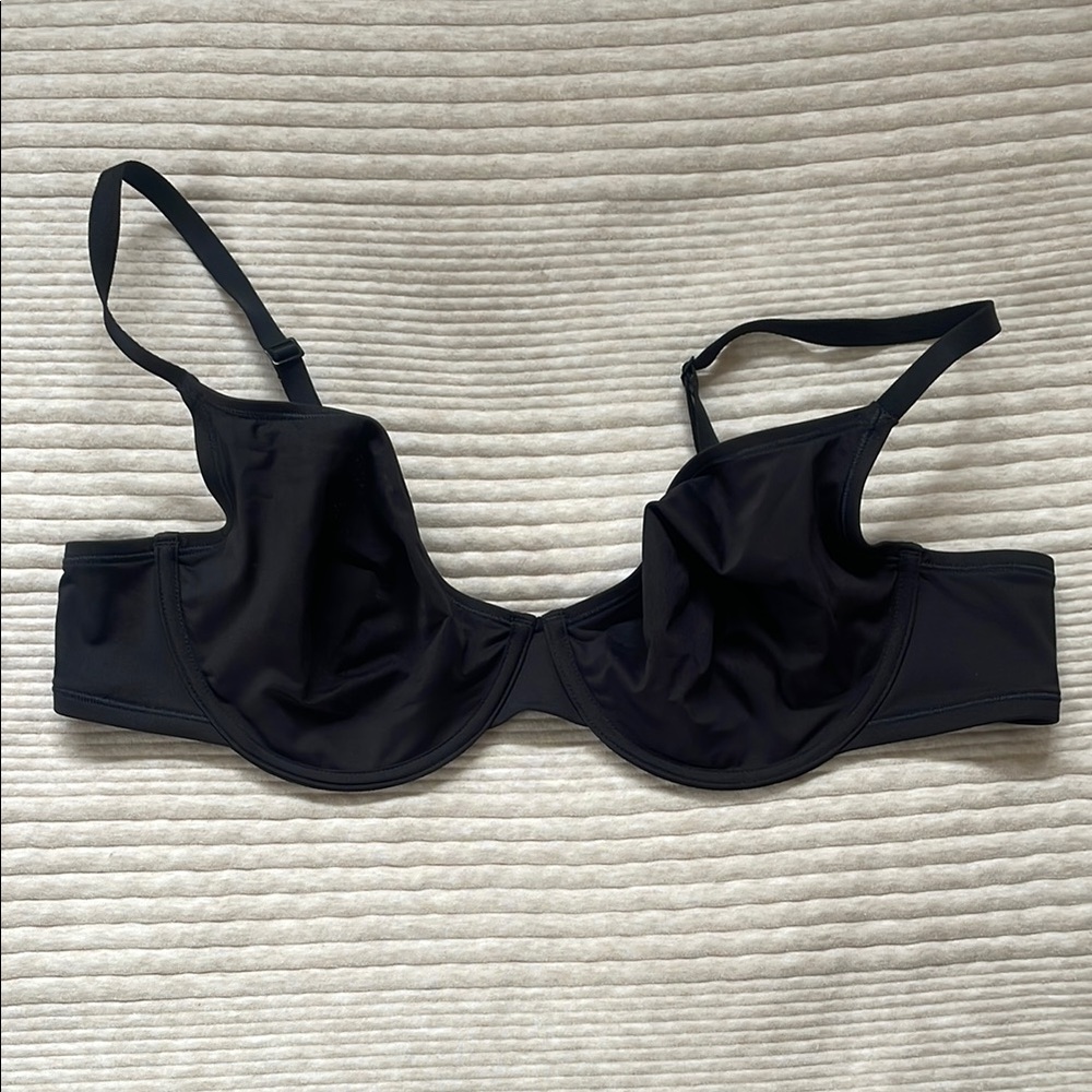 SKIMS Signature Swim Underwire Scoop Bikini Top in Onyx